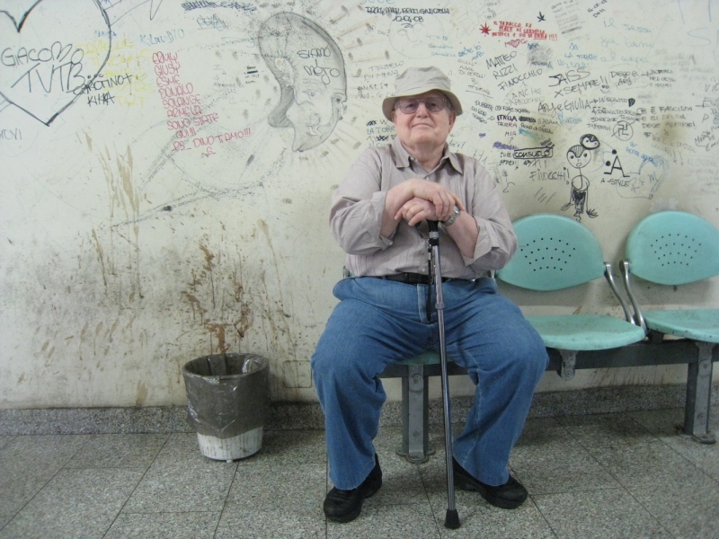 Padre-Resting-in-Italian-Bus-Station